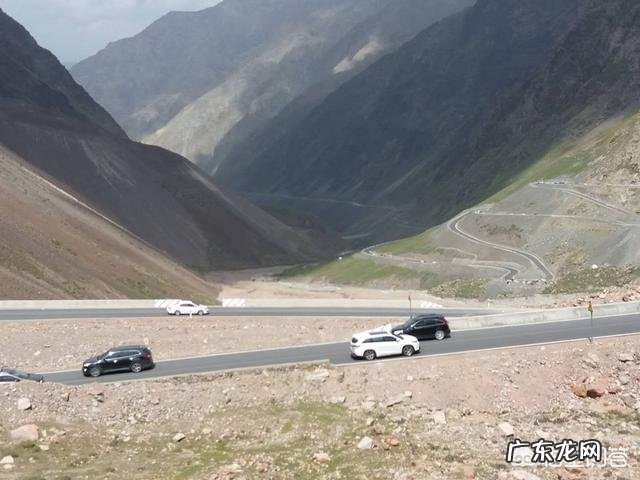 中国的独库公路听说是国内风景最美、最独特的一条线路，自驾走过的朋友能分享下吗？