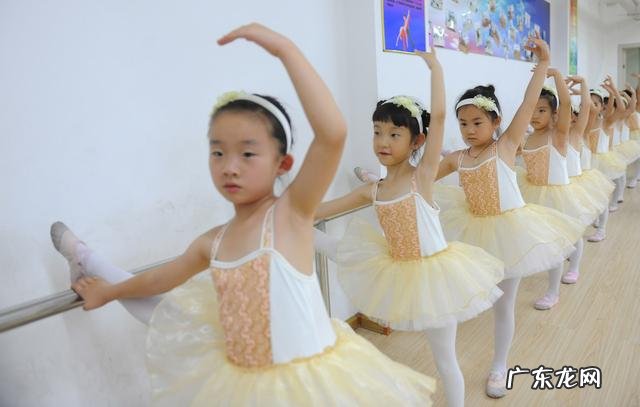 大班女孩选三个兴趣班,你觉得学什么对未来帮助最大?