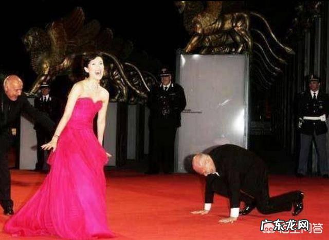 文学作品里形容“拜倒在石榴裙下”,这个石榴裙怎么解释?