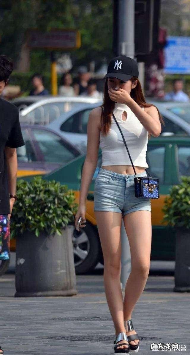 想拍一些好看的人像照,吊带背心、抹胸衣配牛仔短裤好不好看?