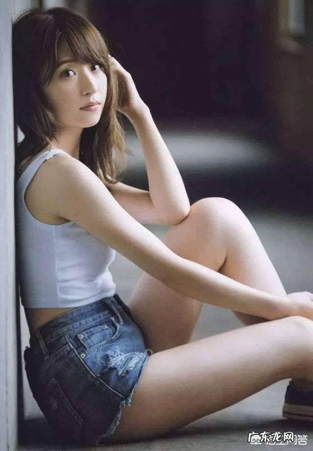 想拍一些好看的人像照,吊带背心、抹胸衣配牛仔短裤好不好看?