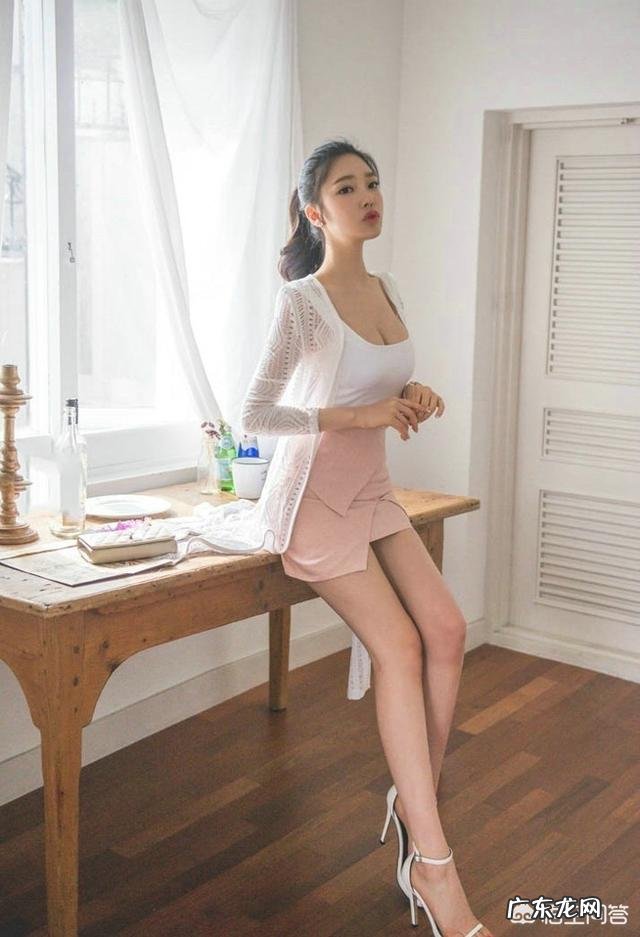 想拍一些好看的人像照,吊带背心、抹胸衣配牛仔短裤好不好看?