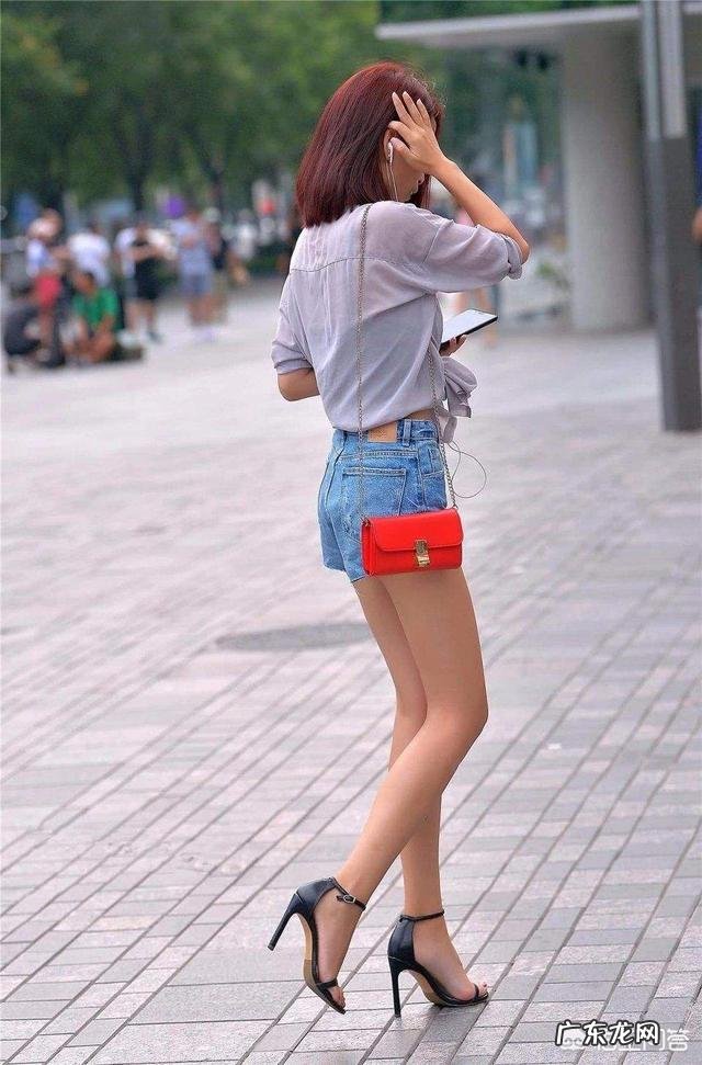 想拍一些好看的人像照,吊带背心、抹胸衣配牛仔短裤好不好看?