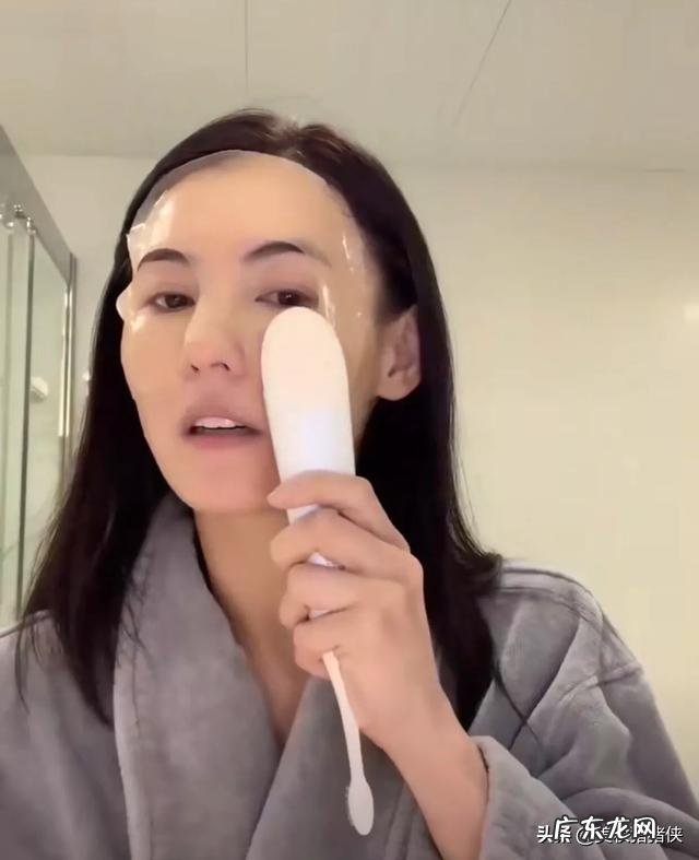 女生睡前卸妆、洗脸需要哪些步骤？要用到哪些美容工具和化妆品？