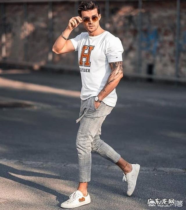 简单的T恤是不是好搭配?