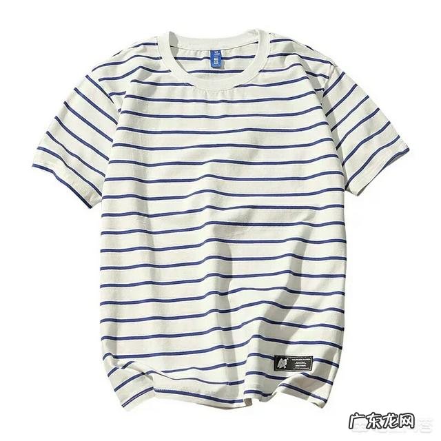 简单的T恤是不是好搭配?