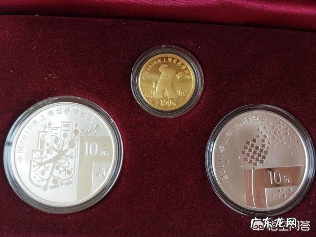 上海世博会发行的金银纪念币有套装两枚的吗?发一下图片,现在价值怎么样了?
