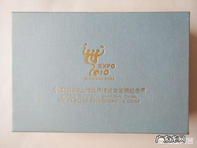 上海世博会发行的金银纪念币有套装两枚的吗?发一下图片,现在价值怎么样了?