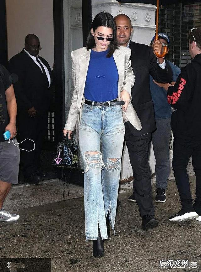 米色短外套内搭什么颜色的衣服比较好看？