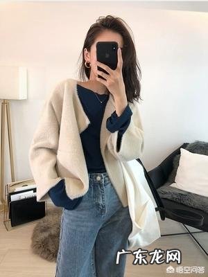 米色短外套内搭什么颜色的衣服比较好看?