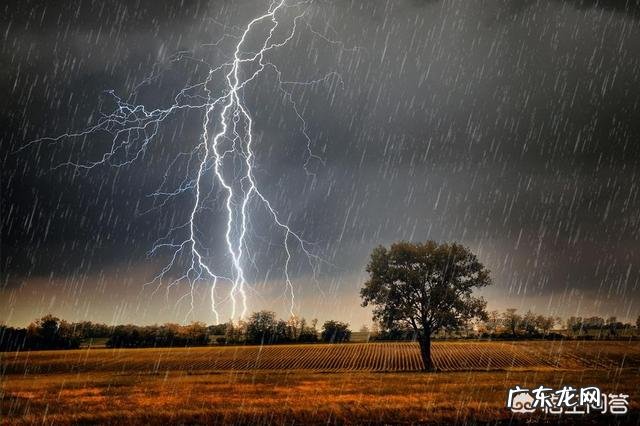 江西泰和一农民劳作时被雷击中死亡,强对流天气时如何防范雷电?