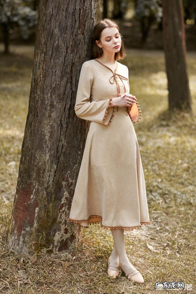 2019年春天流行什么颜色的裙子?