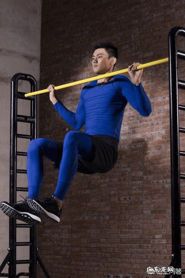 尤文图斯前锋迪巴拉2018米兰男装周走秀,哪些体育男星身材赛男模?