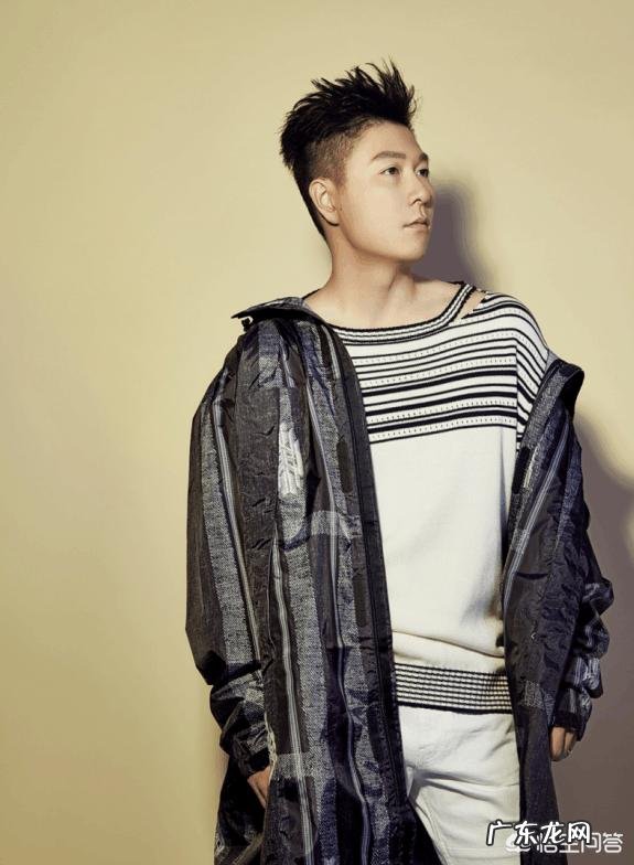 尤文图斯前锋迪巴拉2018米兰男装周走秀,哪些体育男星身材赛男模?