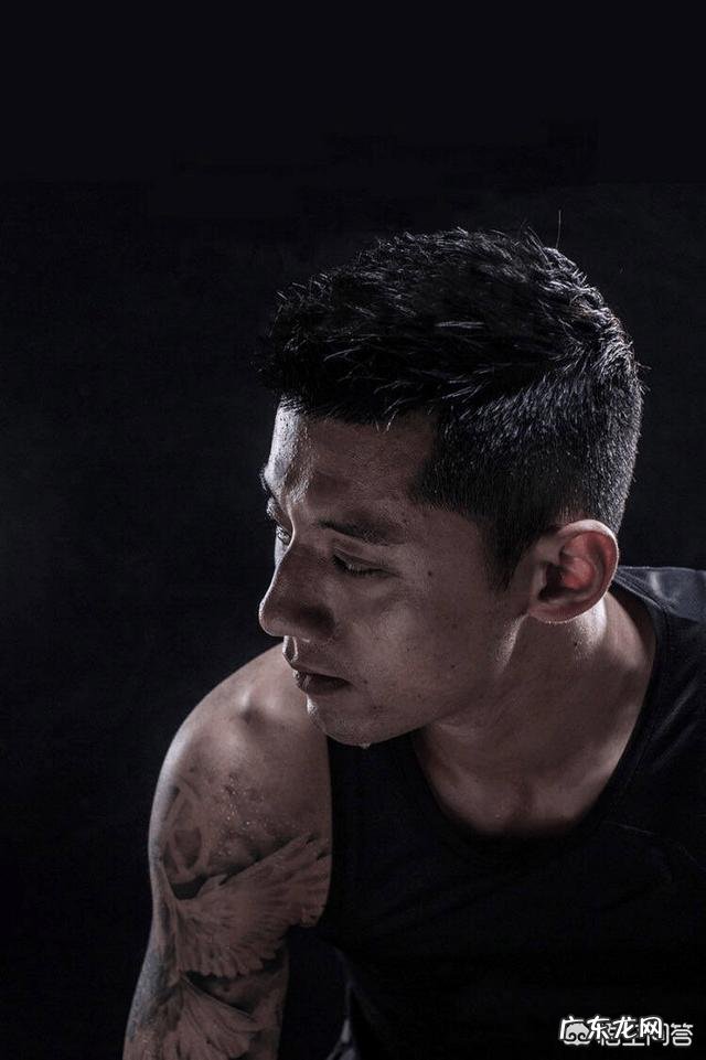 尤文图斯前锋迪巴拉2018米兰男装周走秀,哪些体育男星身材赛男模?