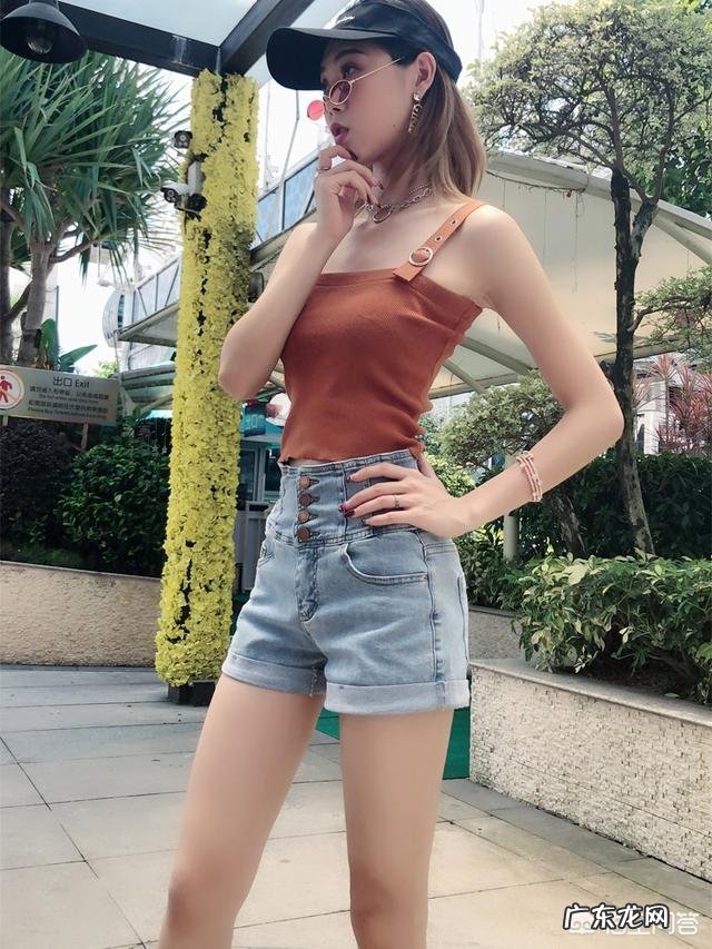 katherine 小个子女生夏季如何搭配,减龄时髦又有活力?