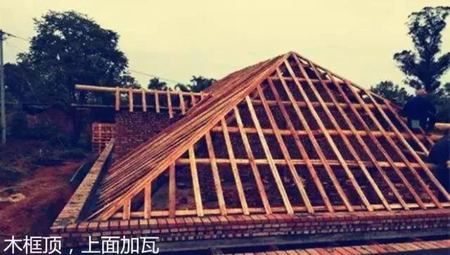 农村自建房斜坡顶怎么做？起脊的施工方法有哪些？ 房屋起脊有什么讲究