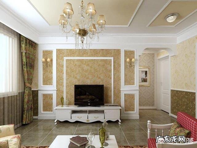 客厅电视墙贴墙纸好,还是贴画好呢?