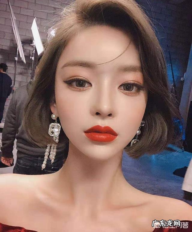 20多岁女生短发,适合什么样的发型呢?