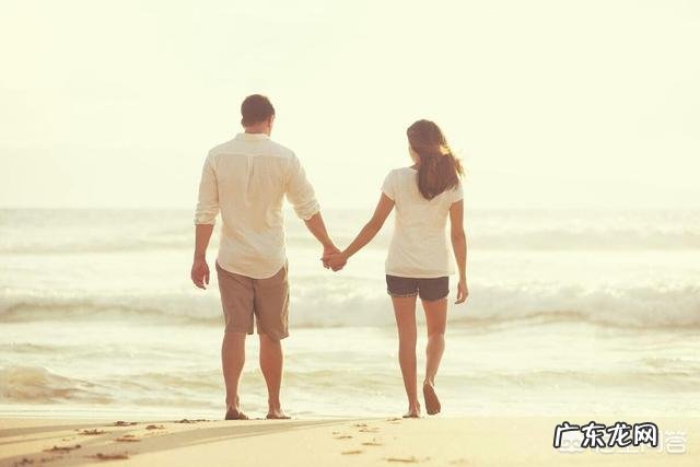 夫妻之间出现信任危机应该如何解决?