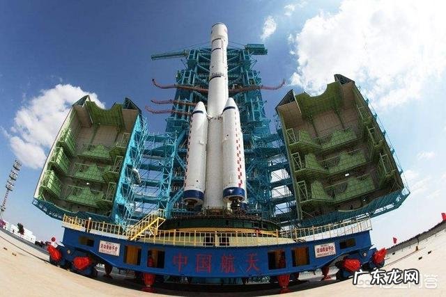 当年阿姆斯特朗登月出舱走两步后，是怎么离开了月球？