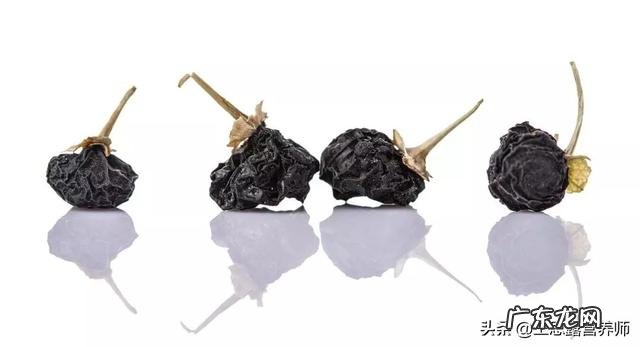 黑枸杞有哪些功效?直接吃和泡茶哪种效果好些?