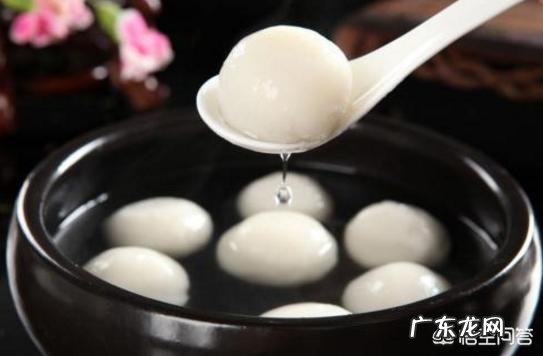 煮汤圆时是用凉水还是热水？为什么？