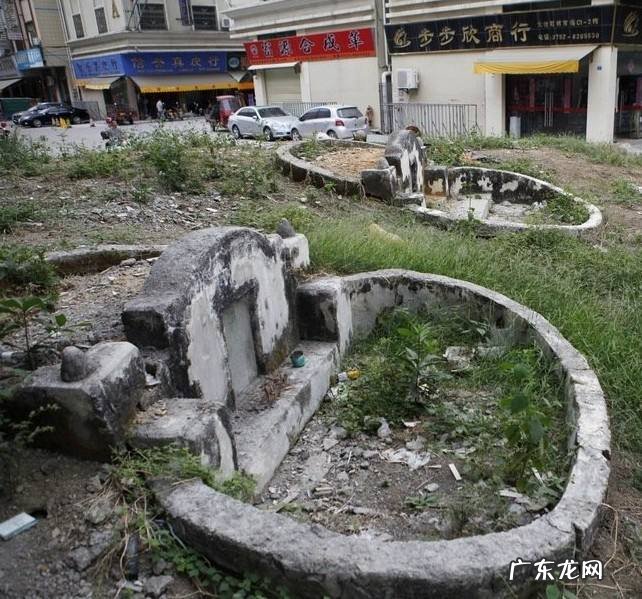 农村老话“屋后水门前坟,家败人亡子不归”真的有那么玄乎吗? 房子后面有臭水沟好吗