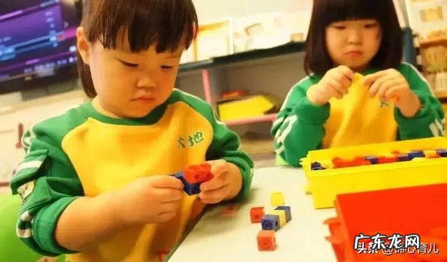 小孩上幼儿园,应该学习多一点还是玩多一点?
