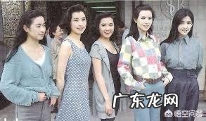 七八十年代的穿衣风格风靡全球,复古衣服如何穿出时尚感?