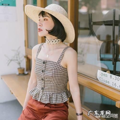 今年方领很流行,有哪些好看的方领单品和搭配?