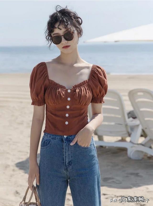 今年方领很流行,有哪些好看的方领单品和搭配?