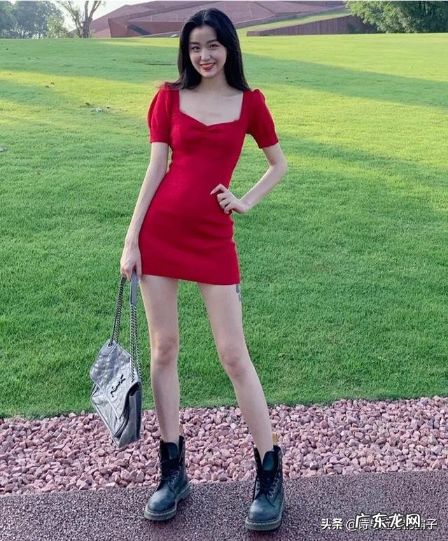 今年方领很流行,有哪些好看的方领单品和搭配?