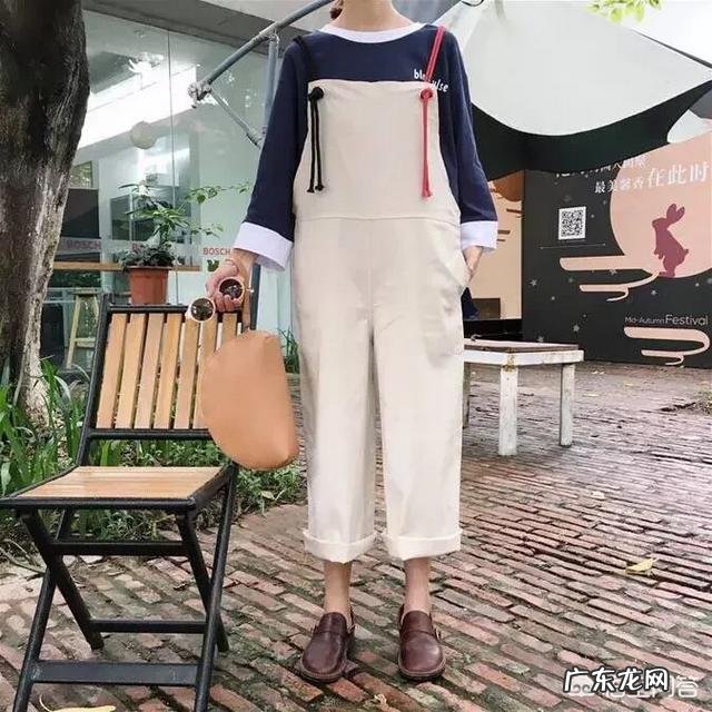 杏色背带裤搭配什么衣服好?
