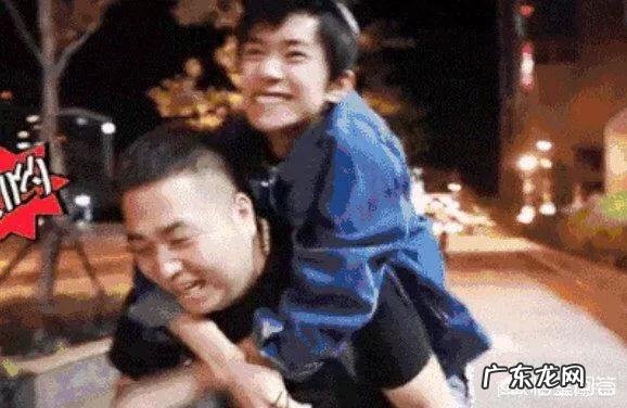 岳云鹏多次晒出与助理的聊天记录,如何看待他们之间的关系?