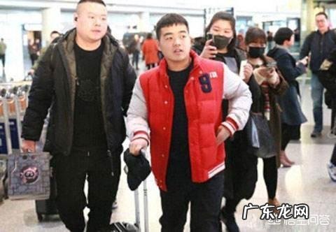 岳云鹏多次晒出与助理的聊天记录,如何看待他们之间的关系?