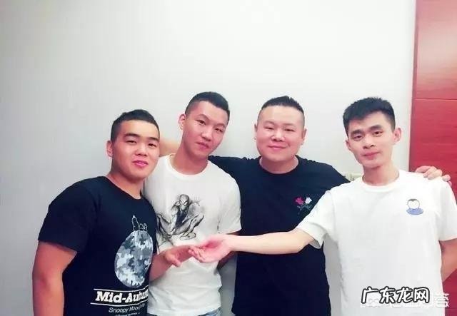 岳云鹏多次晒出与助理的聊天记录,如何看待他们之间的关系?