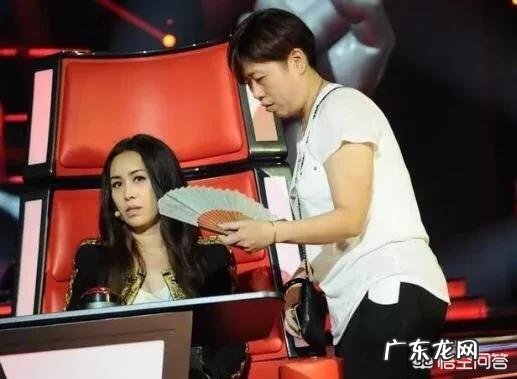 岳云鹏多次晒出与助理的聊天记录,如何看待他们之间的关系?