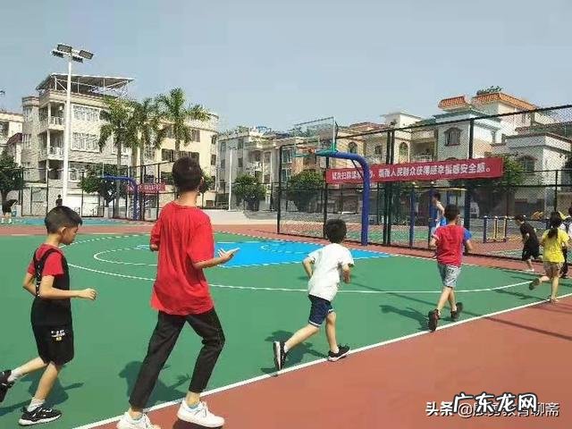 小学老师利用微信群发作业,且把审阅批改作业的任务都让家长去做,这样对吗?