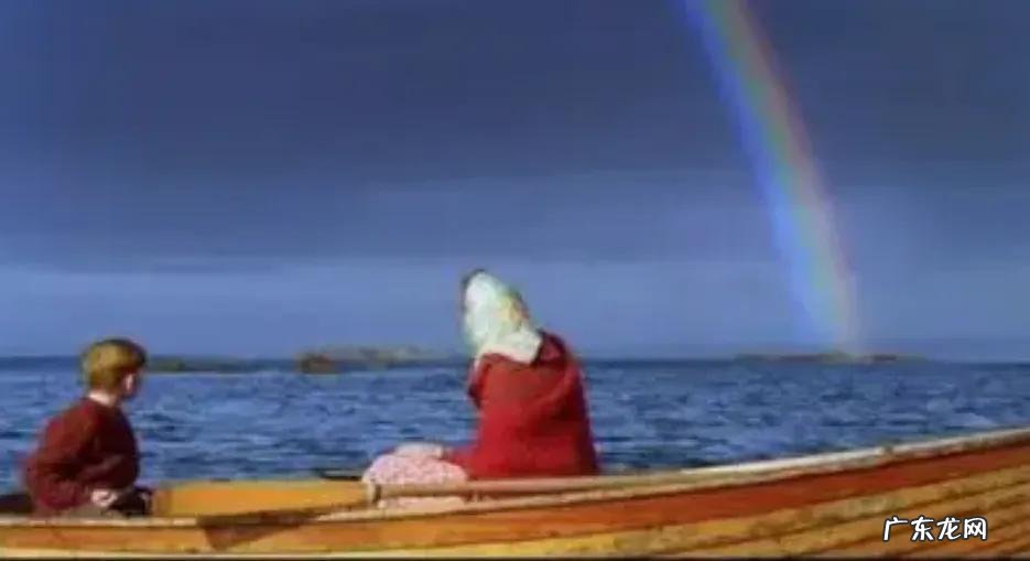 艾丹东张西望讲的什么 艾丹奎因