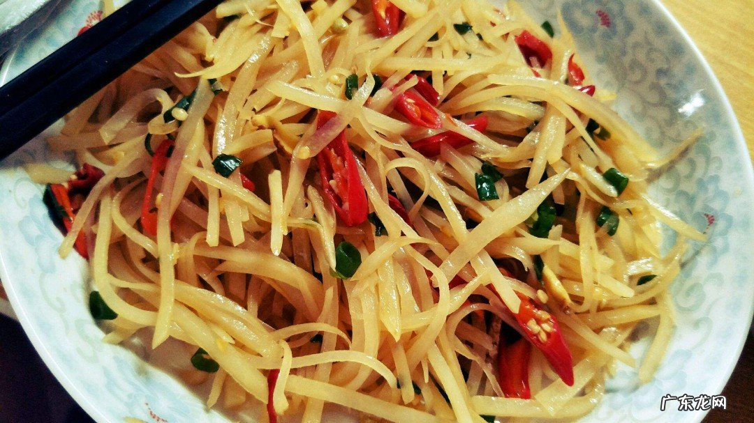 酸辣土豆丝炒肉的做法