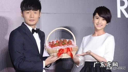 李荣浩求婚杨丞琳成功，李晨范冰冰订婚也分手了，你怎么看？