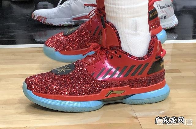 你感觉大学生穿安踏、李宁、鸿星尔克等品牌“土”吗?为什么?