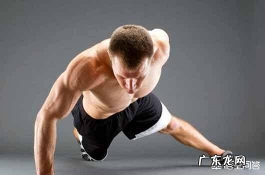 单手俯卧撑和击掌俯卧撑哪个更难?