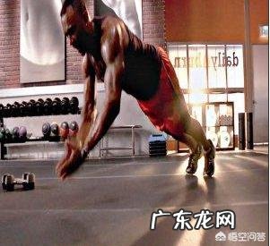 单手俯卧撑和击掌俯卧撑哪个更难?