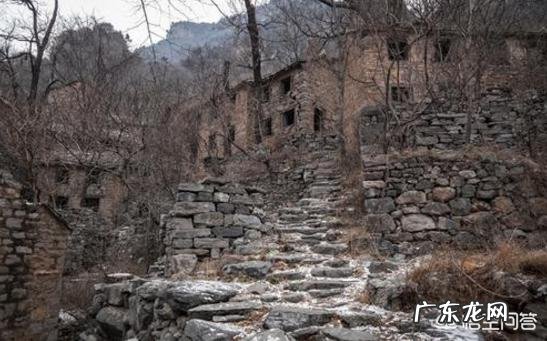 在农村有一句谚语踹寡妇门,挖绝户坟。是说的什么?