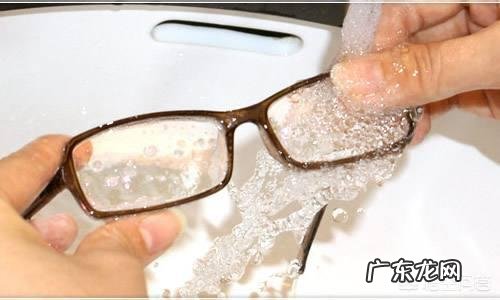 你知道应该怎样护理眼镜吗？你平时有正确护理眼镜吗？