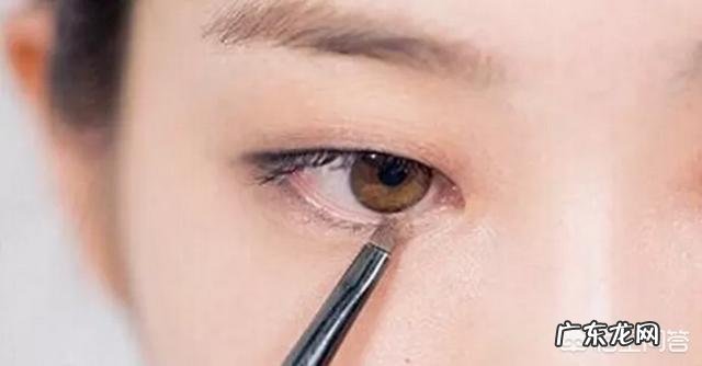 内双肿眼泡要怎么化妆才好看?