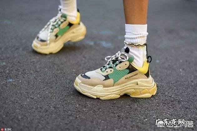 最近流行起了老爹鞋，到底什么叫老爹鞋，怎么搭配更潮流？