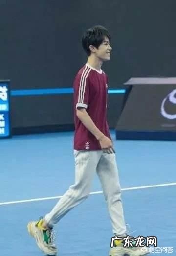 最近流行起了老爹鞋，到底什么叫老爹鞋，怎么搭配更潮流？